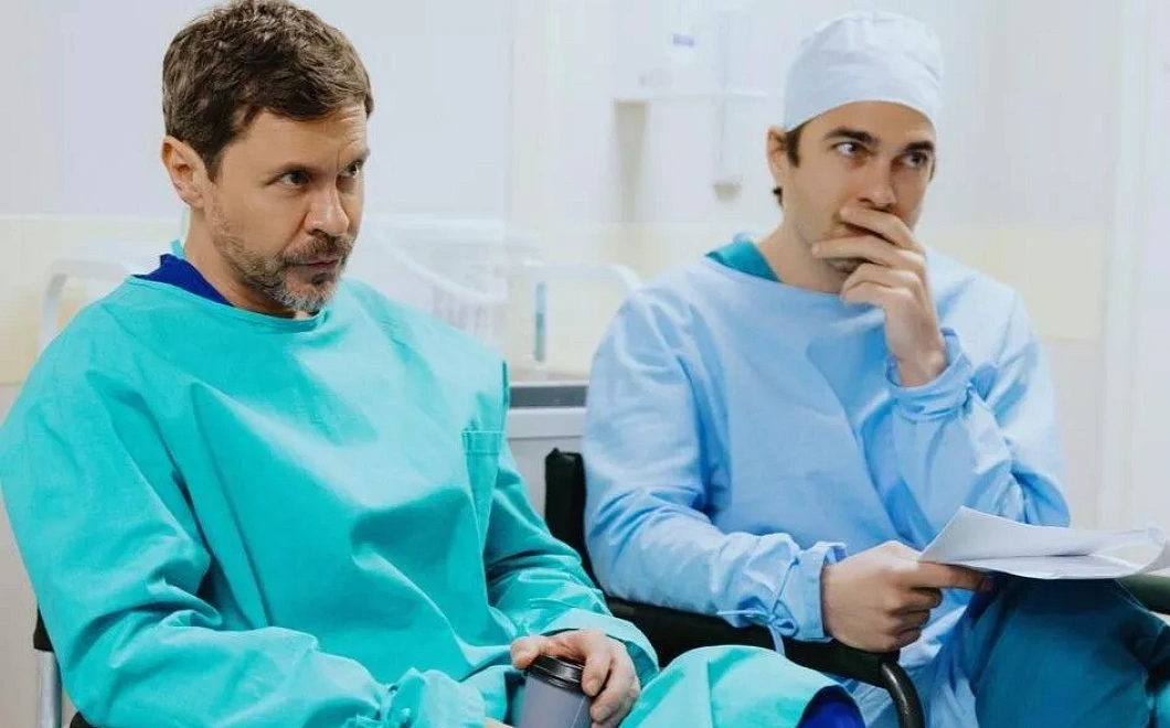 Съемки сериала «Клятва Гиппократа» завершены: Павел Деревянко в роли самоуверенного врача