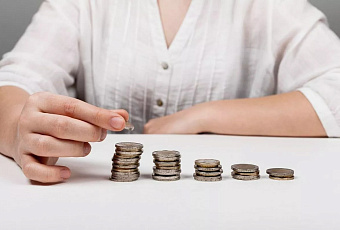 Реформа зарплат для бюджетников: когда повысят зарплаты учителям и врачам