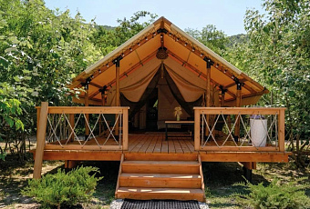 Краснодарский край вошёл в топ-5 регионов по спросу на глэмпинги осенью 2025