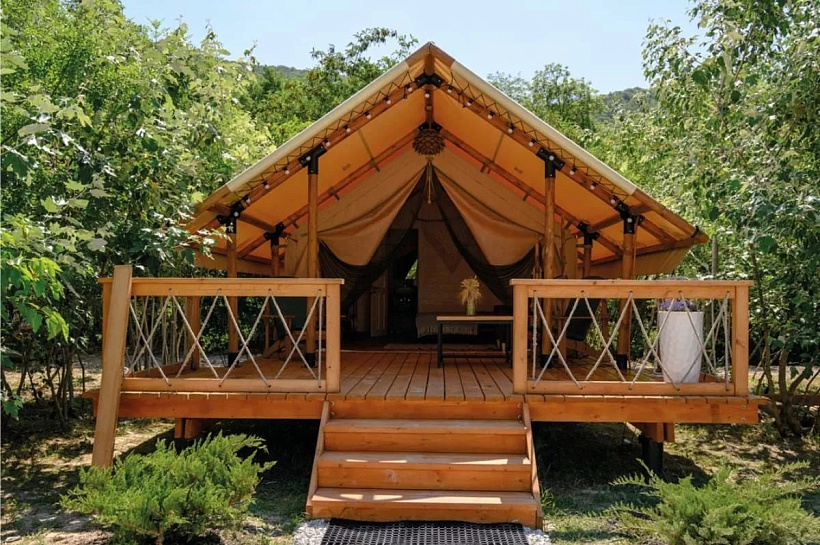 Краснодарский край вошёл в топ-5 регионов по спросу на глэмпинги осенью 2025