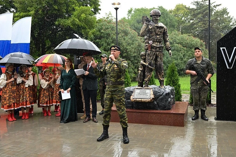 Обновленную Аллею памяти героев СВО торжественно открыли в Сочи