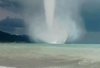 Мощный смерч образовался у берегов Сочи