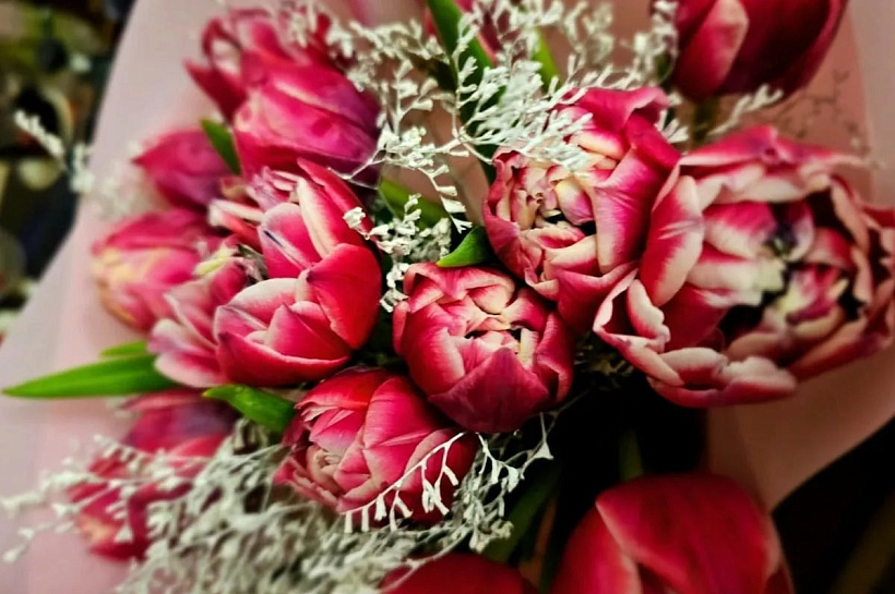 Жители Краснодара потратят на подарки к 8 Марта в среднем 4500 рублей