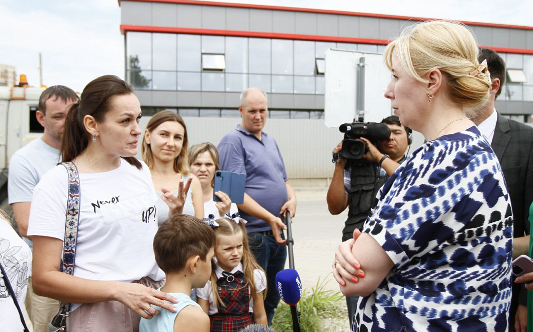 В Краснодаре решат вопрос с дорогой для детей к школе в микрорайоне Губернском