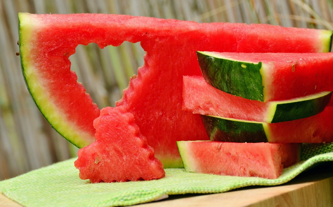 Сезон продажи арбузов начался на ярмарках выходного дня в Краснодаре 