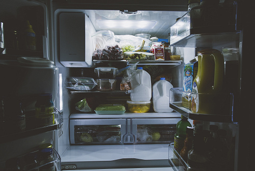 В какой посуде безопаснее хранить приготовленную пищу и продукты?