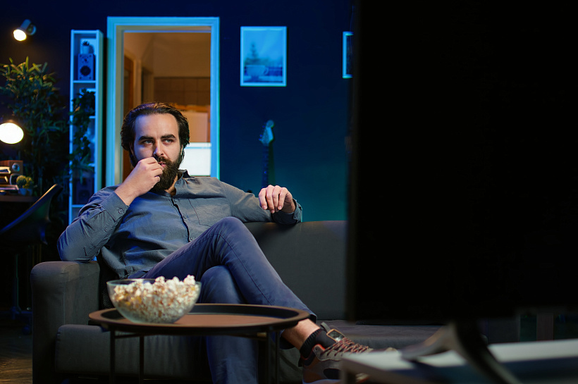 Цена за атмосферу: почему опасно смотреть телевизор в темноте