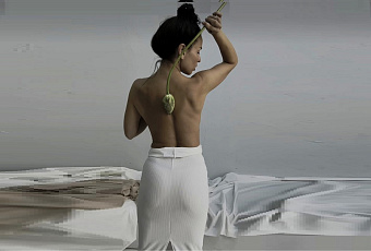 «Елозит цветком по соскам»: жену комика Тимура Родригеса подозревают в подражании Ксении Собчак