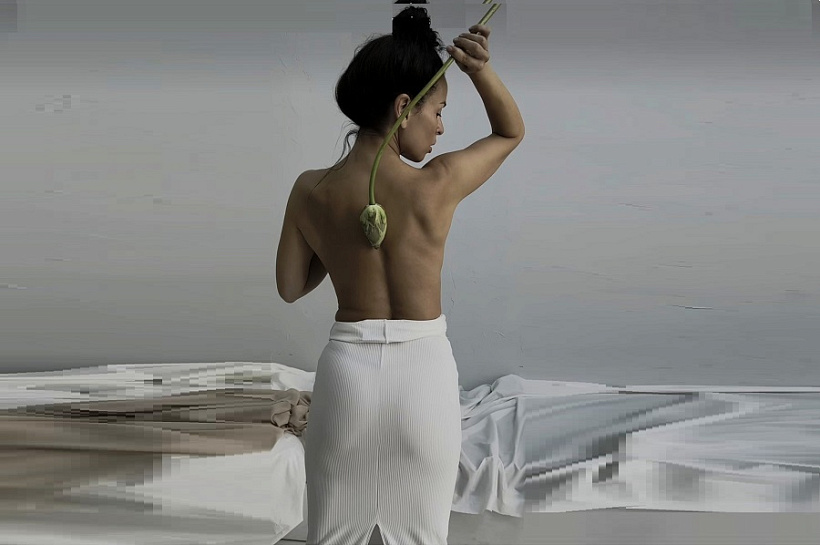 «Елозит цветком по соскам»: жену комика Тимура Родригеса подозревают в подражании Ксении Собчак