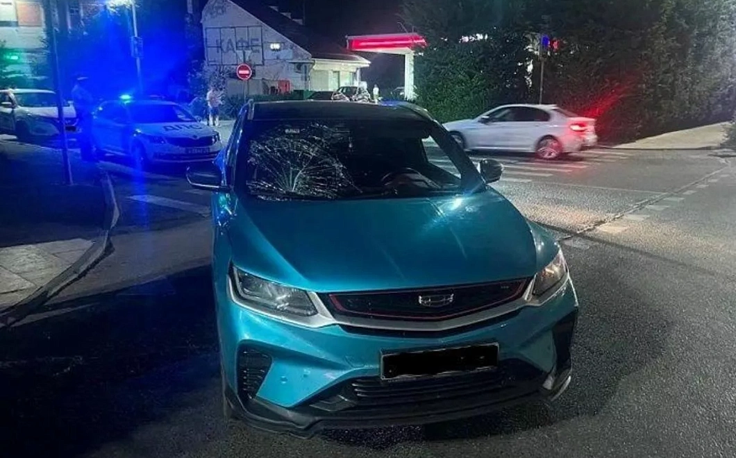 В Краснодаре мужчину на самокате сбили на пешеходном переходе