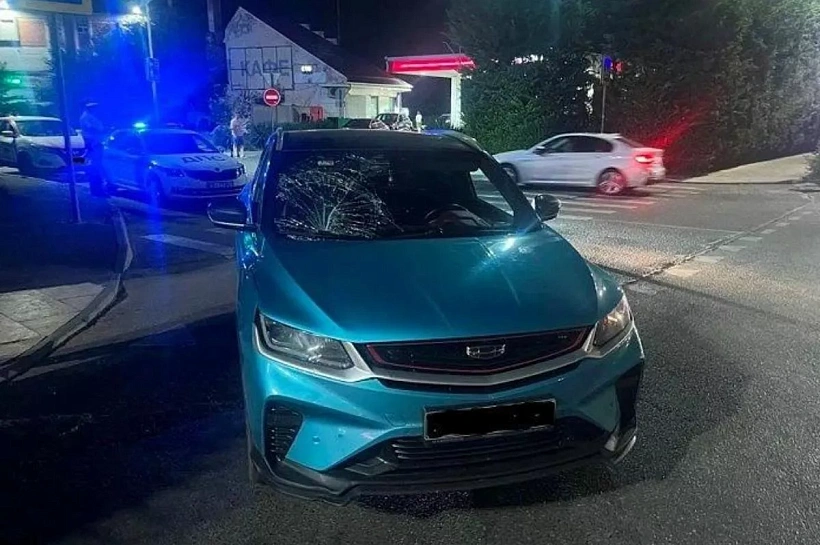 В Краснодаре мужчину на самокате сбили на пешеходном переходе